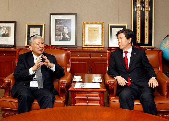 일본 홋카이도대학(北海道大&#23398;)사에키 히로시 총장 접견(2011-6-13)